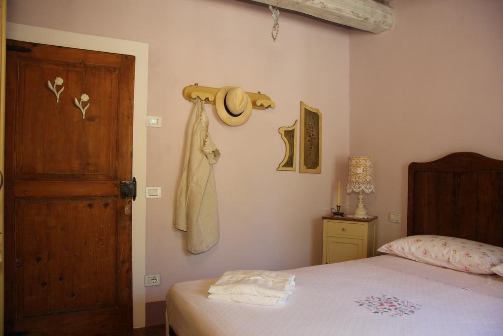 Poggio Dei Prugnoli Bed & Breakfast Tavoleto Exterior photo