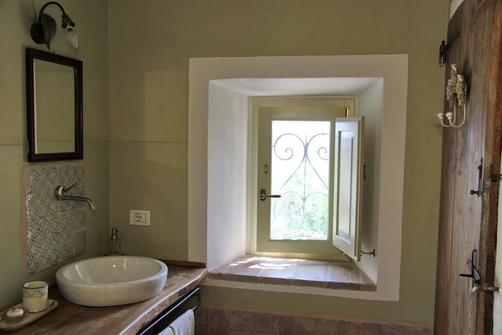 Poggio Dei Prugnoli Bed & Breakfast Tavoleto Exterior photo